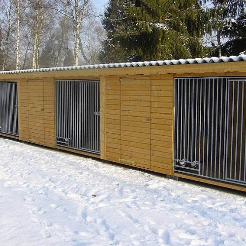 Hundezwinger in Schloß-Holte